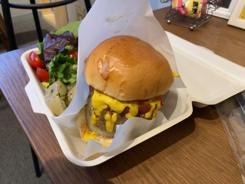 テイクアウト用のクースぺバーガー