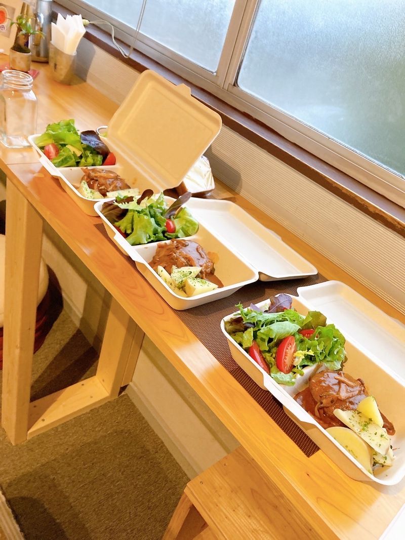 テイクアウト用の煮込みハンバーグ