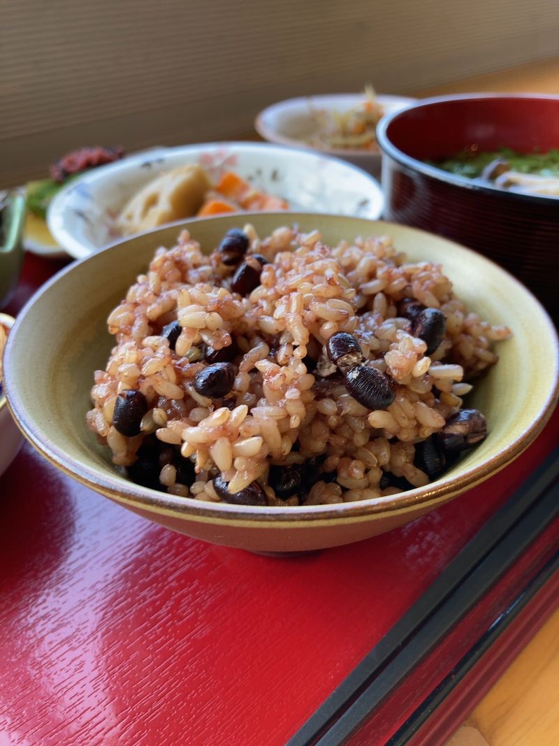 100食卓の主食は、小豆酵素玄米です。