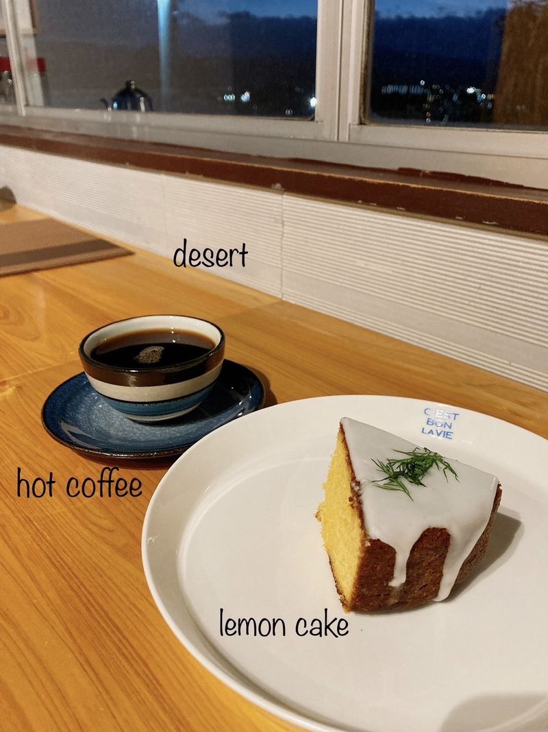 クースペースで提供しているカフェメニューでレモンケーキです。